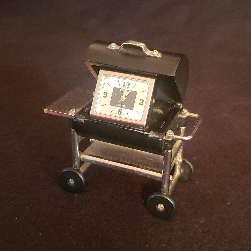 Timex Quartz Mini BBQ Barbecue Grill Metal Novelty Desk Clock